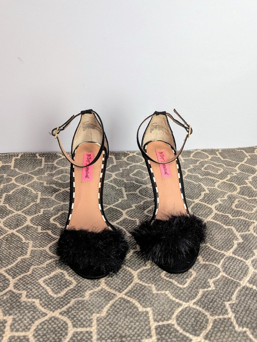 *BETSEY JOHNSON Fur Strappy High Heel Shoes Sz 7B